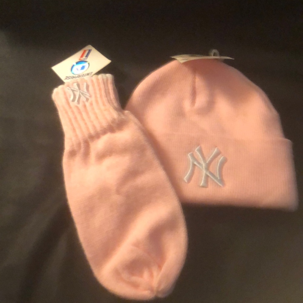 Hat and glove set